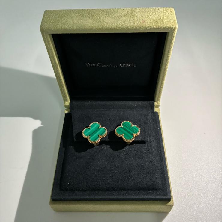 VanCleef&Arpels ヴァンクリーフ＆アーペル マジック アルハンブラ マラカイト ピアス Au750 K18 イエローゴールド ★美品★ ★箱付★