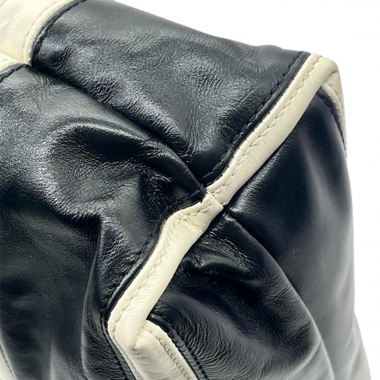 CHANEL シャネル CHANEL22 スモール シャイニーカーフスキンハンドバッグ トートバッグ ブラック ホワイト ゴールド ★美品★